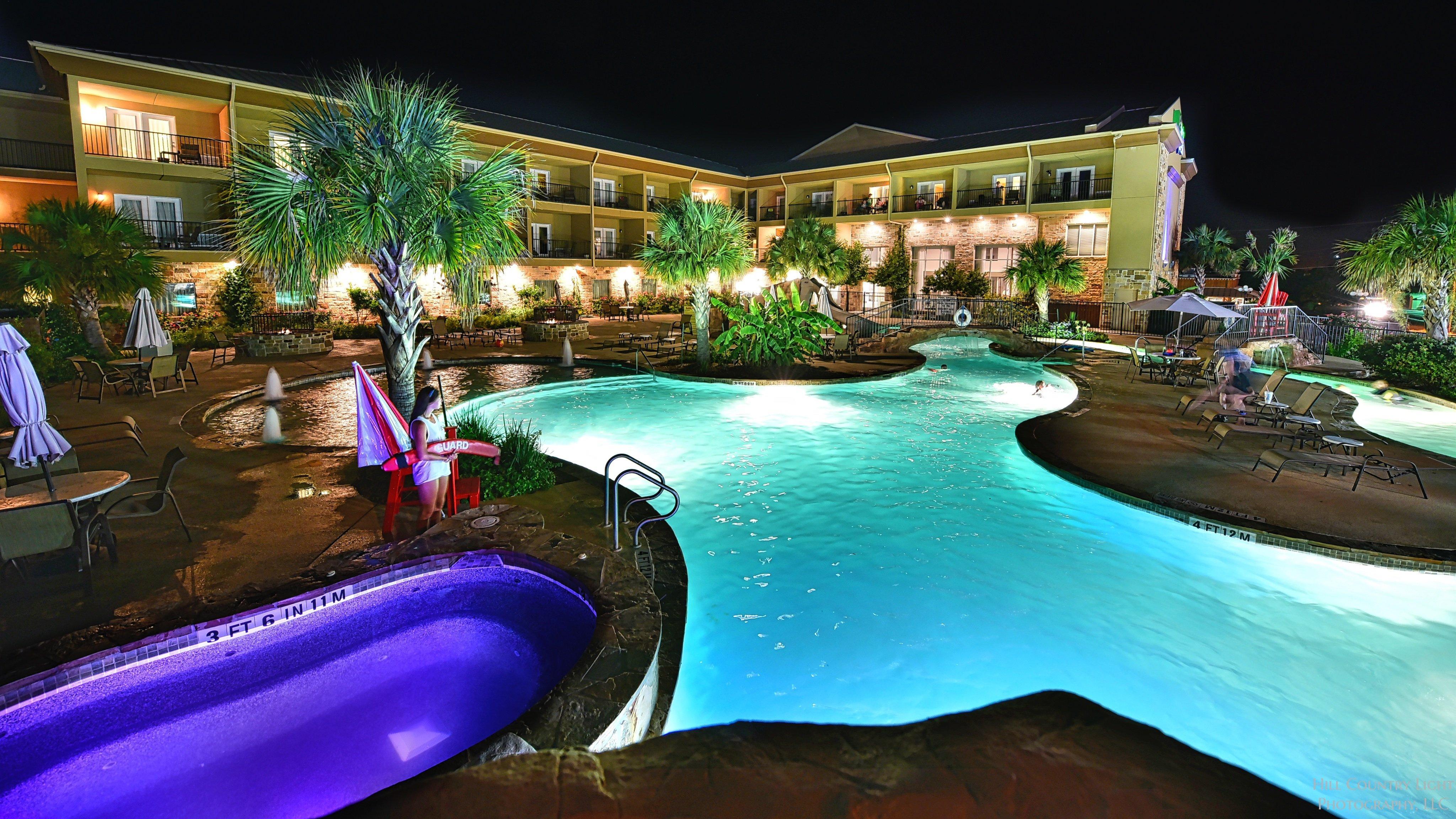 Holiday Inn Express & Suites Fredericksburg By Ihg Exterior foto