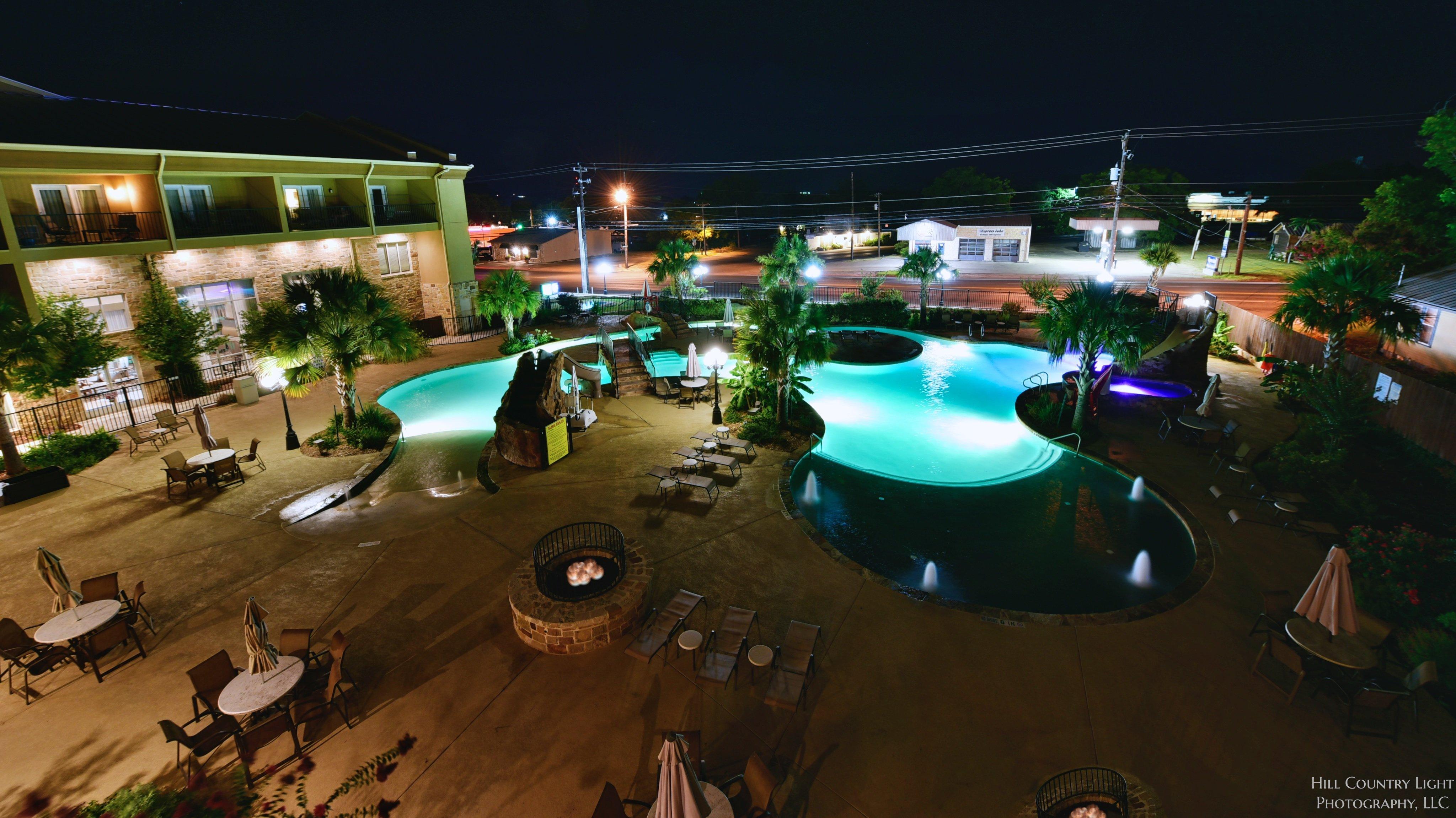 Holiday Inn Express & Suites Fredericksburg By Ihg Exterior foto