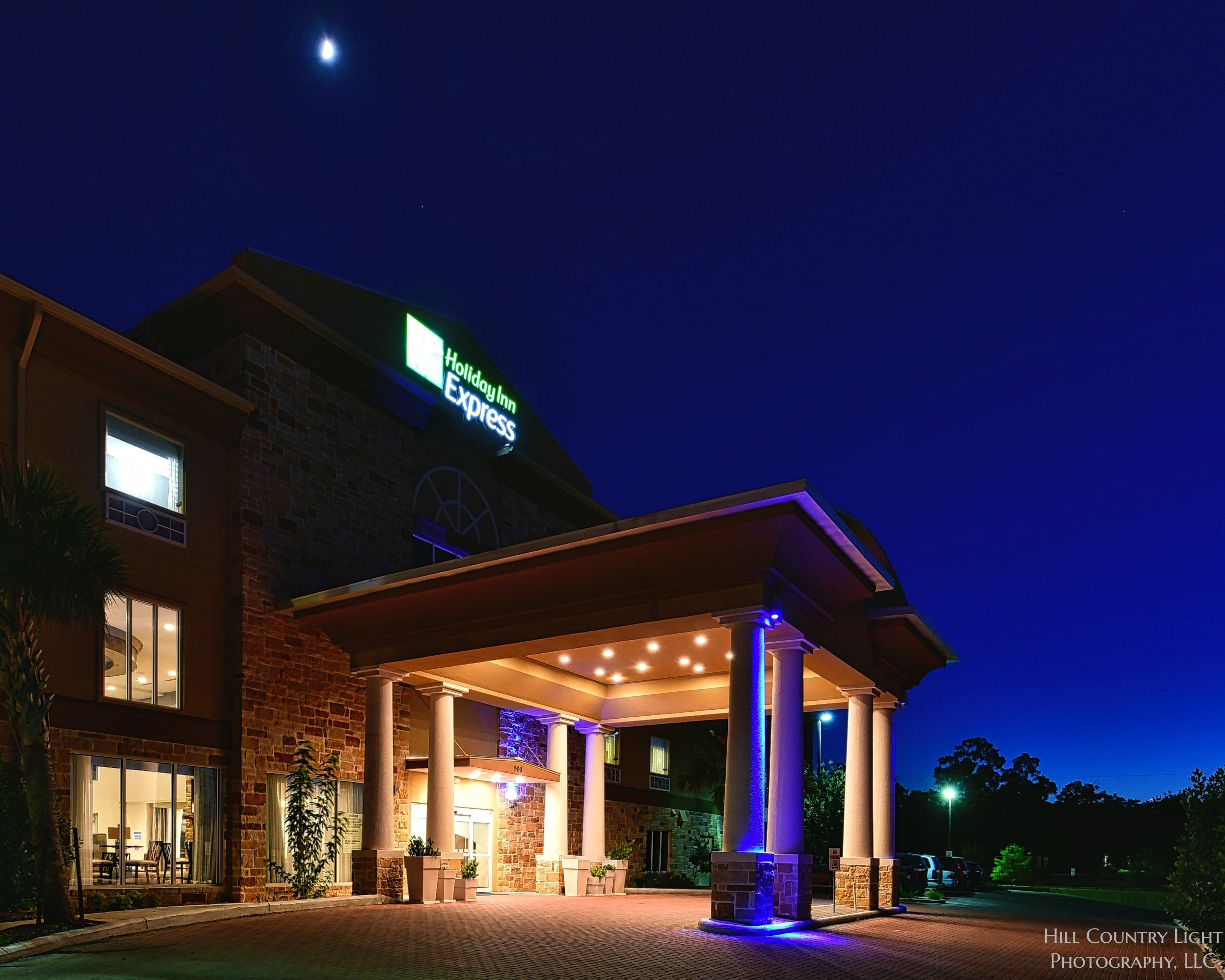 Holiday Inn Express & Suites Fredericksburg By Ihg Exterior foto