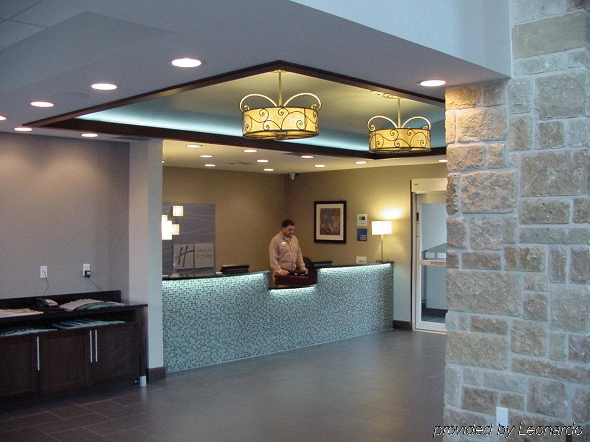 Holiday Inn Express & Suites Fredericksburg By Ihg Interior foto